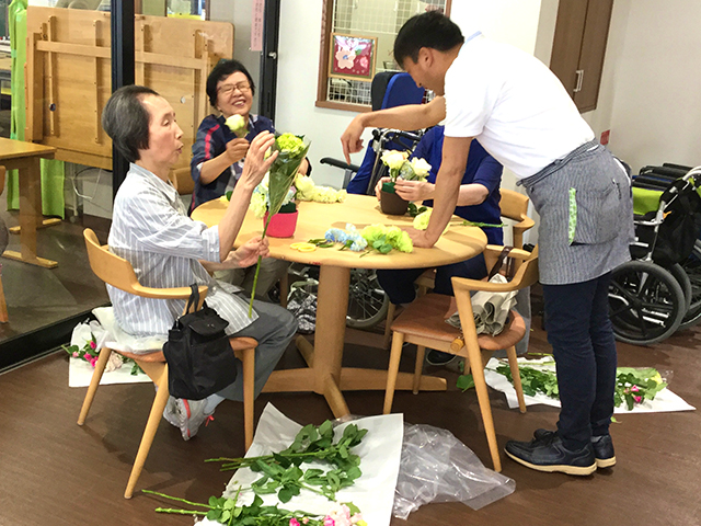 フラワーアレンジメント教室の様子